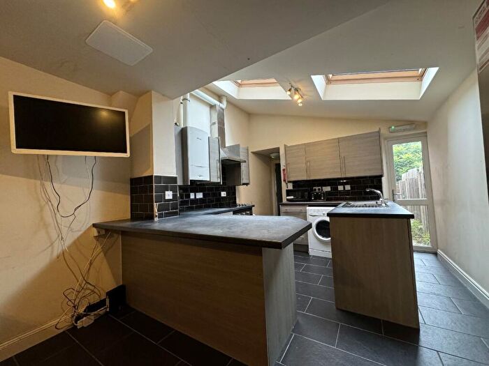 6 Bedroom House To Rent In Totnes Grove, Selly Oak, Birmingham, West Midlands, B29