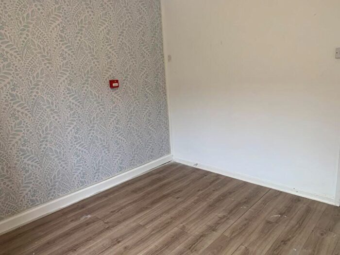1 Bedroom Flat For Sale In Flat East Court, East Road, Tylerstown, Ferndale, Mid Glamorgan, CF43
