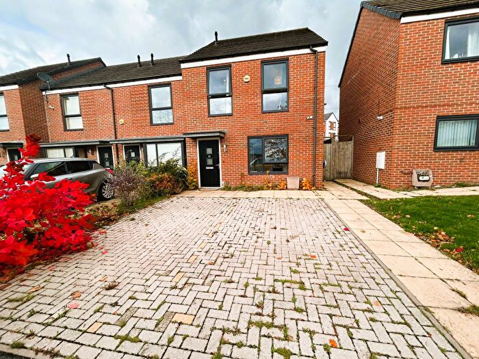 3 Bedroom End Terrace House To Rent In Toplands Grove, Birmingham, B31