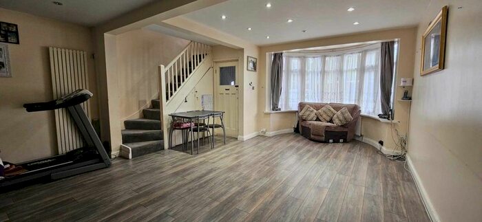 2 Bedroom Terraced House To Rent In Ashford Avenue, Hayes, UB4