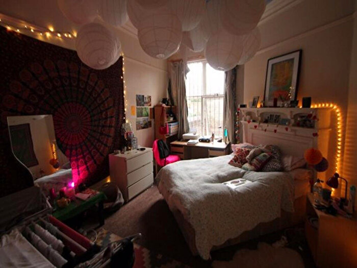 9 Bedroom House To Rent In Regent Park Terrace, Leeds, LS6