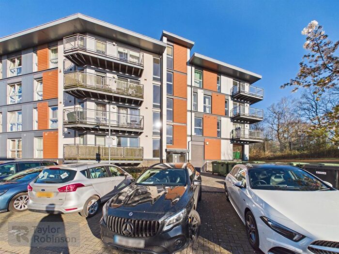 2 Bedroom Flat For Sale In Commonwealth Drive, Three Bridges, Crawley, RH10