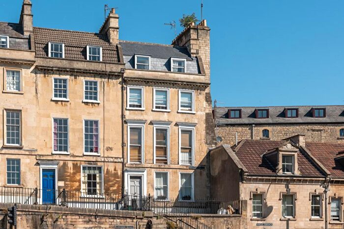 2 Bedroom Flat For Sale In Walcot Parade, Bath, BA1