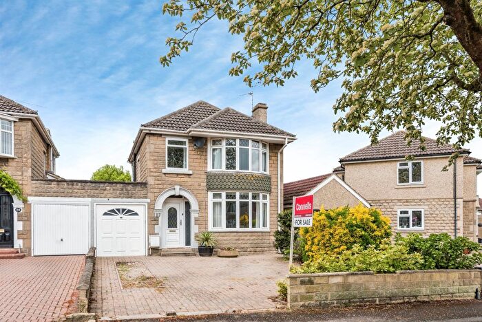 3 Bedroom Detached House For Sale In Northern Road, Swindon, SN2