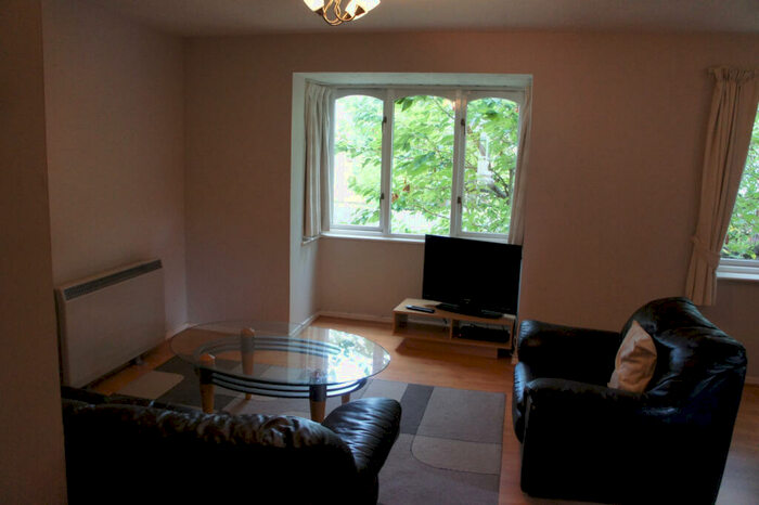 2 Bedroom Flat To Rent In Maunsell Park, Three Bridges, Pound Hill, Crawley, RH10