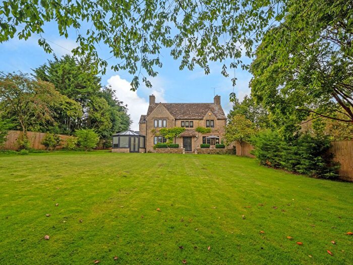 3 Bedroom Detached House For Sale In Westhall Hill, Fulbrook, OX18