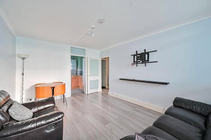 2 Bedroom Flat For Sale In Dacres Road, Forest Hill, London, SE23