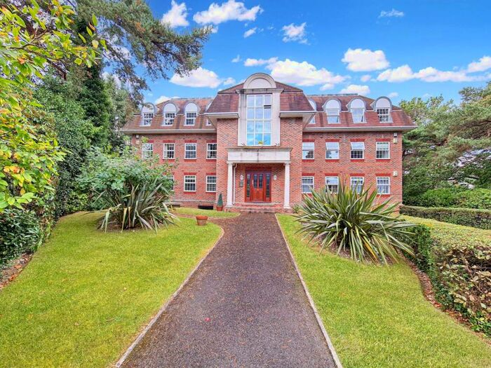 3 Bedroom Flat To Rent In Nairn Road, Canford Cliffs, Poole, BH13