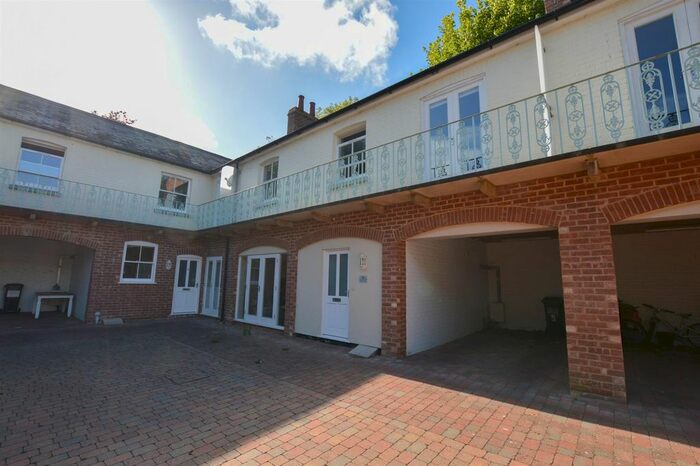 2 Bedroom Town House To Rent In Silverdale Road, Eastbourne, BN20