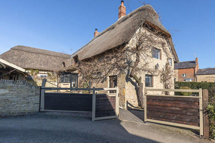 3 Bedroom Semi Detached House To Rent In The Old Thatch, Grafton, GL20