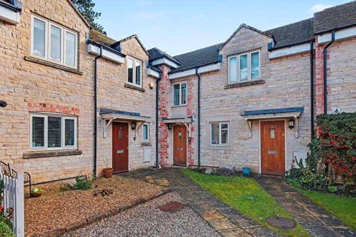 2 Bedroom Apartment For Sale In Garth Court Bicester, OX26