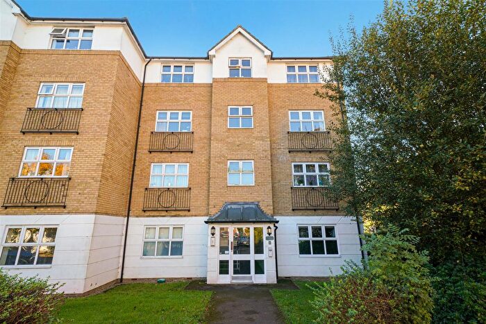 2 Bedroom Flat To Rent In Hillary Drive, Isleworth, TW7