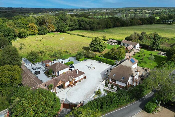 6 Bedroom Detached House For Sale In ** Signature Home ** Hay Green Lane, Hook End, Brentwood, CM15