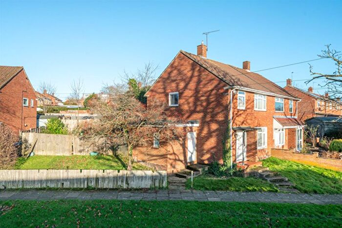 3 Bedroom Semi-Detached House For Sale In Great Elms Road, Hemel Hempstead, Hertfordshire, HP3