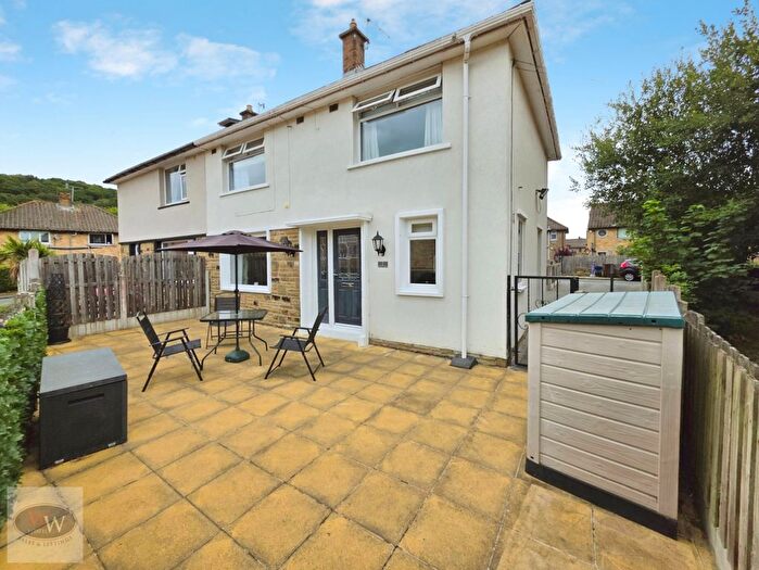3 Bedroom Town House For Sale In Rydal Avenue, Baildon, BD17