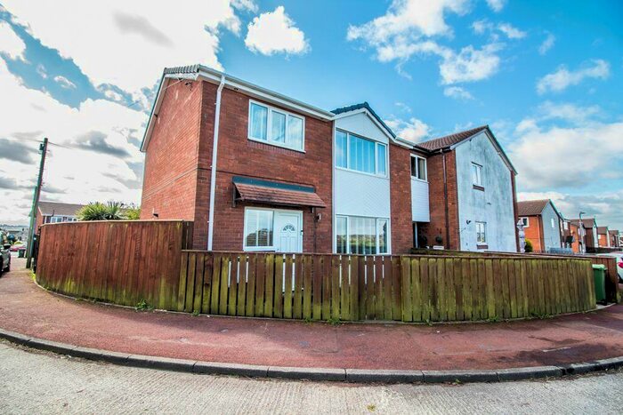 3 Bedroom Semi-Detached House For Sale In Birtley Avenue, Town End Farm, Sunderland, SR5
