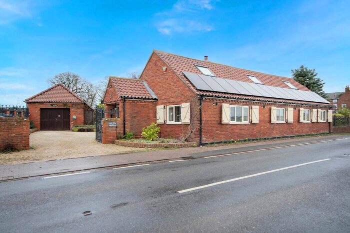 4 Bedroom Detached House For Sale In Mansfield Road, Morton, Retford, DN22
