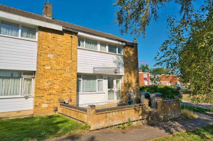 5 Bedroom End Of Terrace House To Rent In Eagle Way, Hatfield, AL10