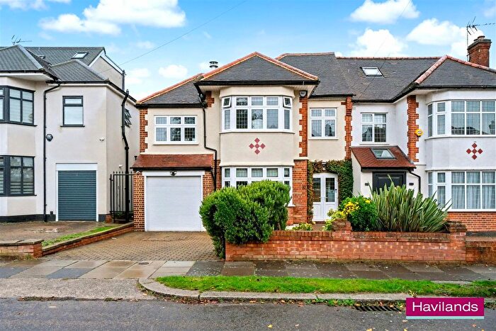 4 Bedroom Semi Detached House For Sale In Lakenheath, London, N14