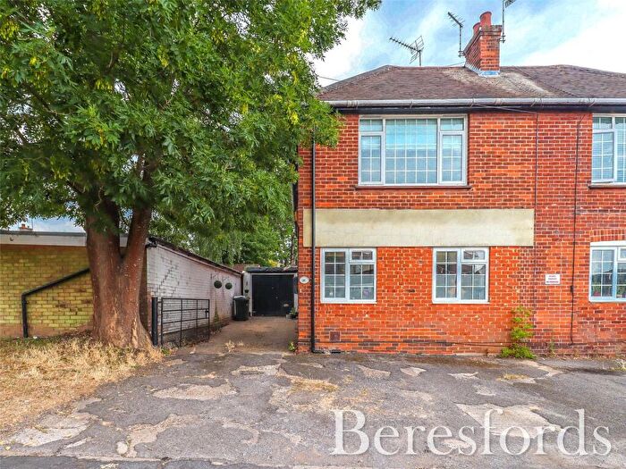 3 Bedroom Apartment To Rent In St. Nicholas Close, CM8