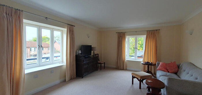 3 Bedroom Flat To Rent In Downton, SP5