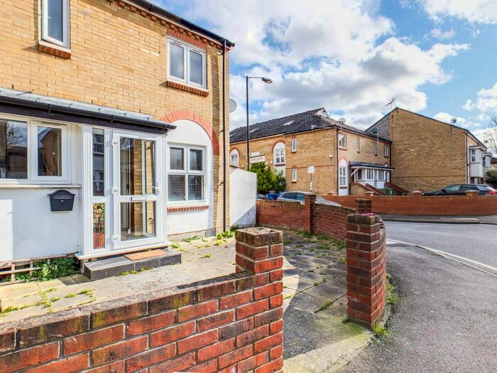 2 Bedroom Detached House To Rent In Chaucer Drive, London, SE1