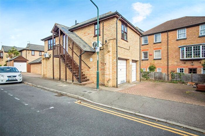 1 Bedroom Detached House For Sale In Hawkwood Close, Rochester, Kent, ME1