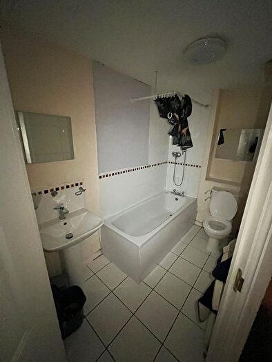 2 Bedroom Flat For Sale In Deanery Court, Manchester, M8