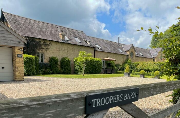 3 Bedroom Barn To Rent In Chadshunt Warwick, CV35