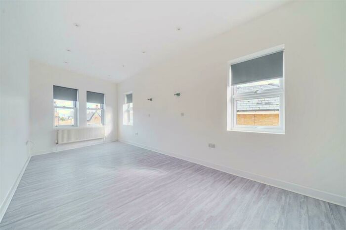 2 Bedroom Flat To Rent In Montana House, Gibbon Road, KT2