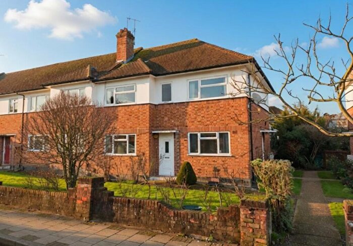 2 Bedroom Flat For Sale In Third Avenue, Wembley, Middlesex, HA9