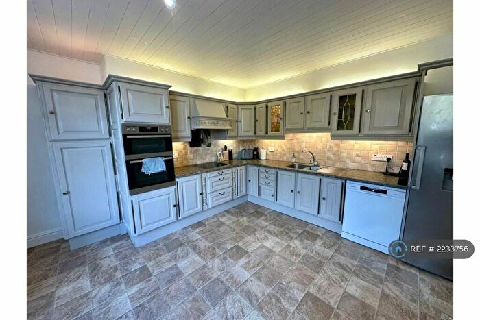 5 Bedroom Semi-Detached House To Rent In Humberston Avenue, Humberston, DN36