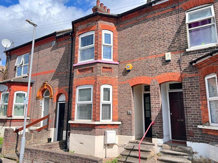 4 Bedroom Terraced House To Rent In Windmill Road, Luton, Bedfordshire, LU1