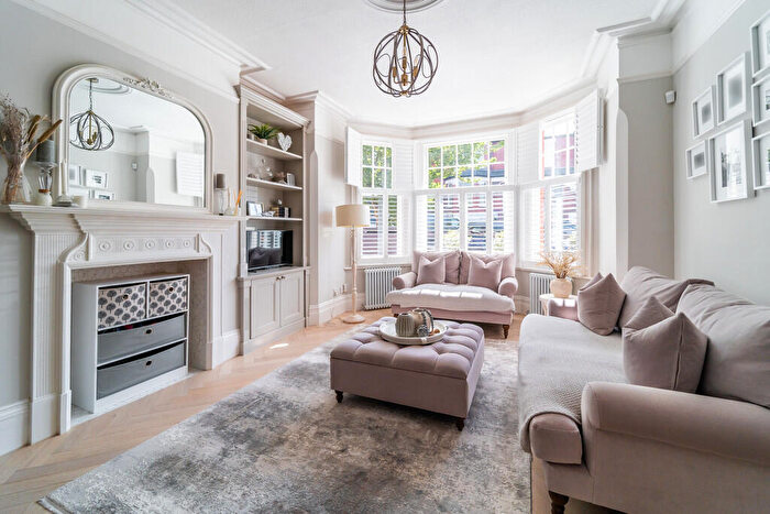5 Bedroom Terraced House For Sale In Dukes Avenue, Muswell Hill, N10