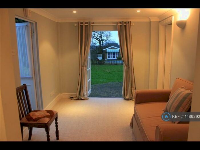 1 Bedroom Flat To Rent In Paternoster Row, London, RM4