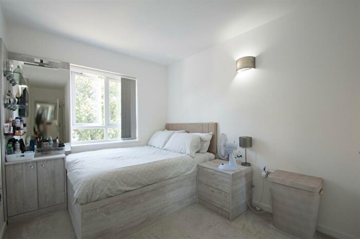 2 Bedroom Apartment For Sale In Sovereign Heights, Langley, SL3