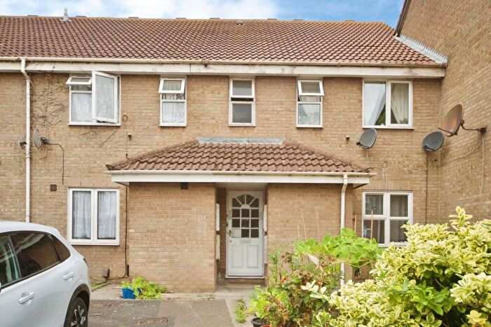 1 Bedroom Flat For Sale In Butteridges Close, Dagenham, Essex, RM9