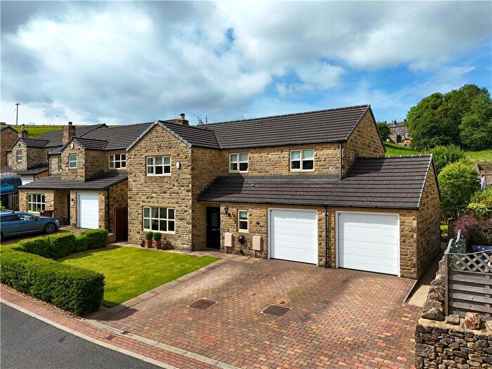 4 Bedroom Detached House For Sale In Carr Meadows, Cowling, North Yorkshire, BD22
