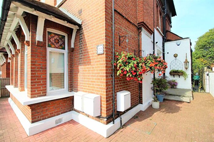 1 Bedroom Flat To Rent In Hermon Hill, London, E11