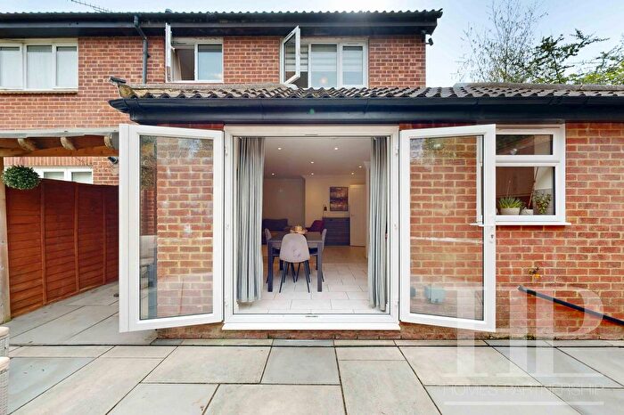 2 Bedroom End Of Terrace House For Sale In Woodwards, Crawley, RH11