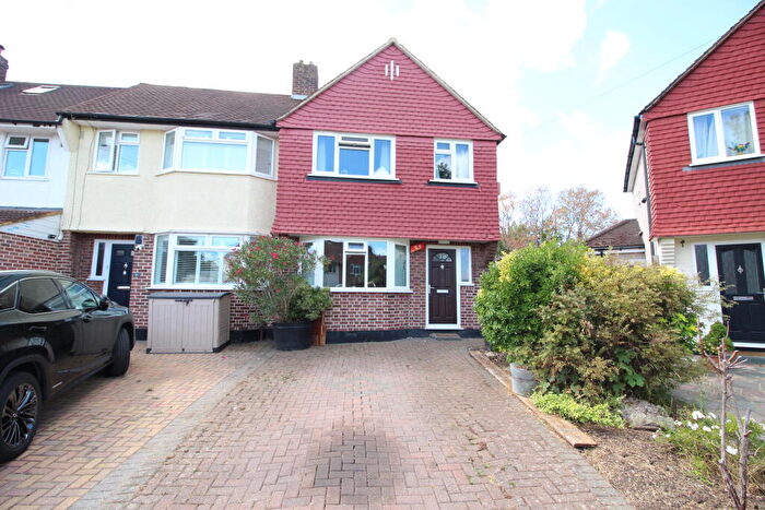 3 Bedroom End Of Terrace House For Sale In Pembury Avenue, Worcester Park, KT4