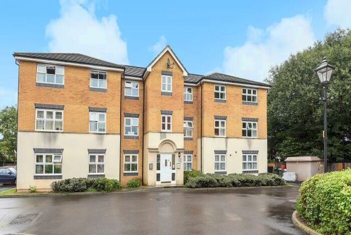 2 Bedroom Apartment To Rent In Newbury, Berkshire, RG14