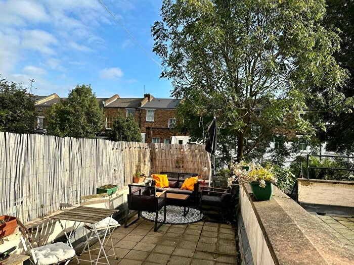 2 Bedroom Apartment To Rent In Grafton Road, London, NW5
