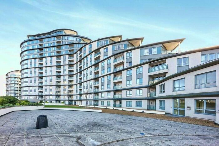 2 Bedroom Flat To Rent In Station Approach, Woking, Surrey GU22