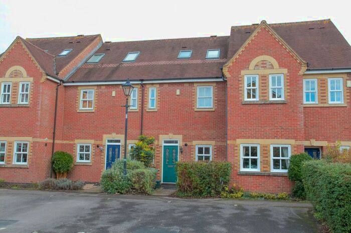 4 Bedroom Town House To Rent In Plater Drive, Oxford OX2