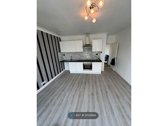 2 Bedroom Flat To Rent In Seaforth Road, Westcliff-On-Sea, SS0
