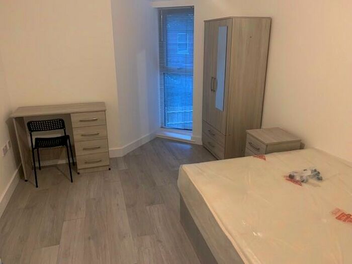 2 Bedroom Flat To Rent In Balbirs, SO17