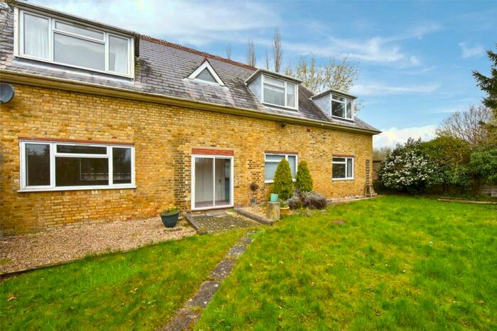 2 Bedroom Maisonette To Rent In Wood Lane, Iver, Buckinghamshire, SL0