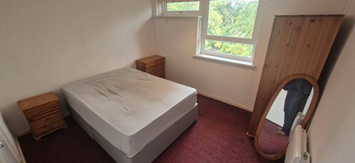 1 Bedroom Flat To Rent In Maxwell Drive, Pollokshields, G41