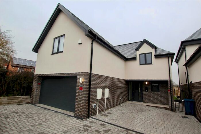 4 Bedroom Detached House To Rent In Richardson Gardens, Nottingham, NG2